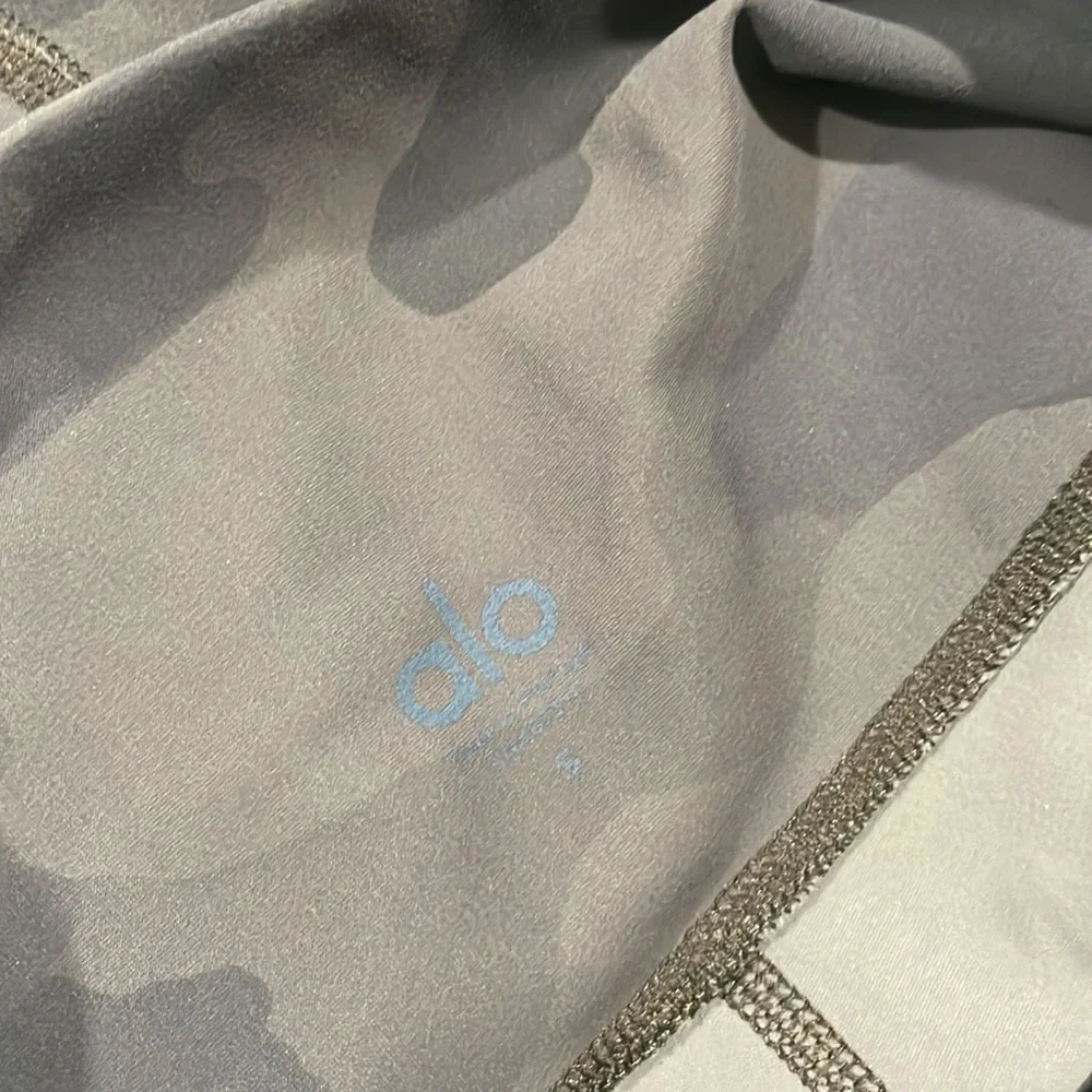 ALO Yoga High-Waist Vapor Leggings in Coco Camo
